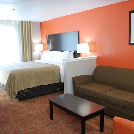Quality Inn & Suites Fresno Northwest Εξωτερικό φωτογραφία