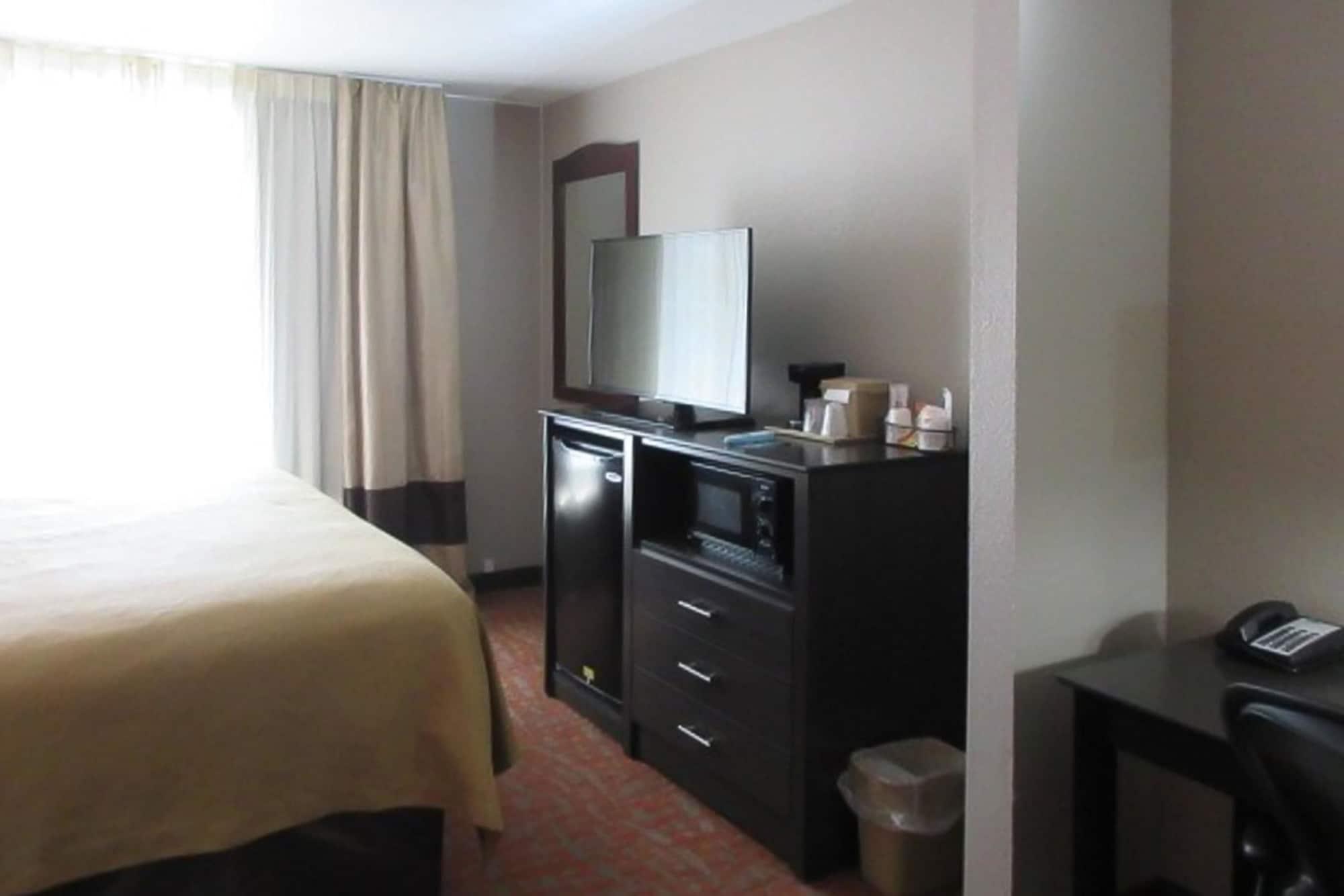 Quality Inn & Suites Fresno Northwest Εξωτερικό φωτογραφία