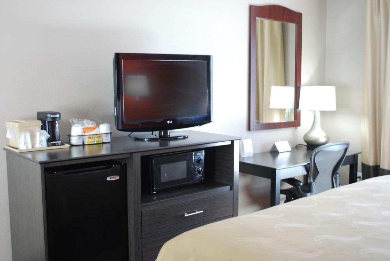 Quality Inn & Suites Fresno Northwest Εξωτερικό φωτογραφία